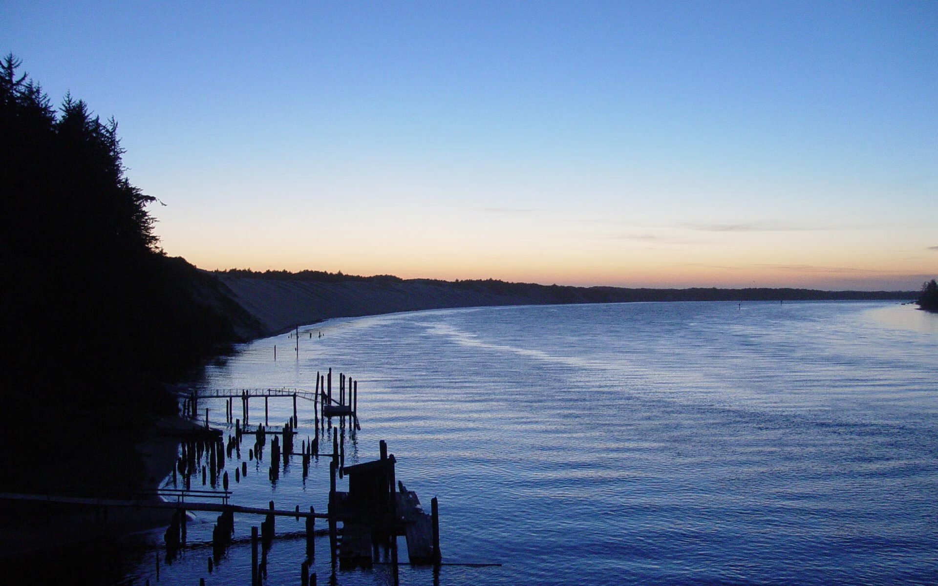 五大联赛中场控制力强队战术核心构建解析，五大联赛的打法风格